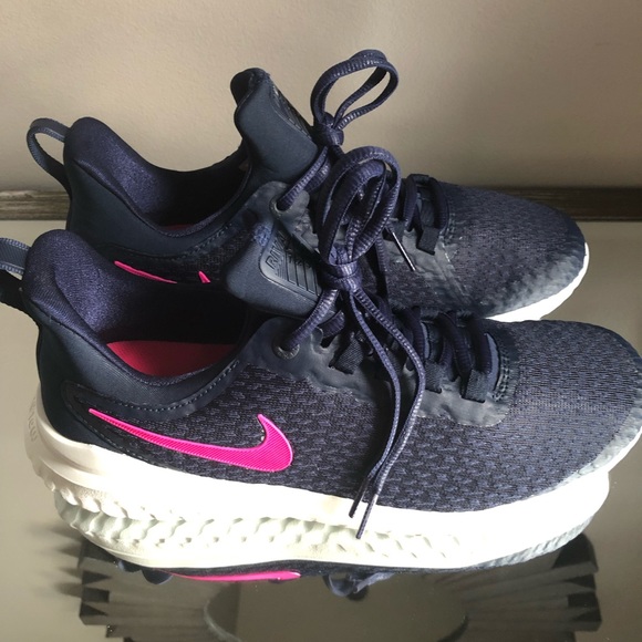 WOMEN’S NIKE RENEW RIVAL RUNNING SHOES - Picture 2 of 8